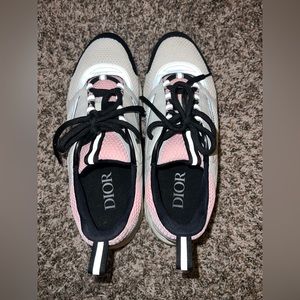 Dior - B22 SNEAKER
Pink and White Technical Mesh with Gray Smooth Calfskin